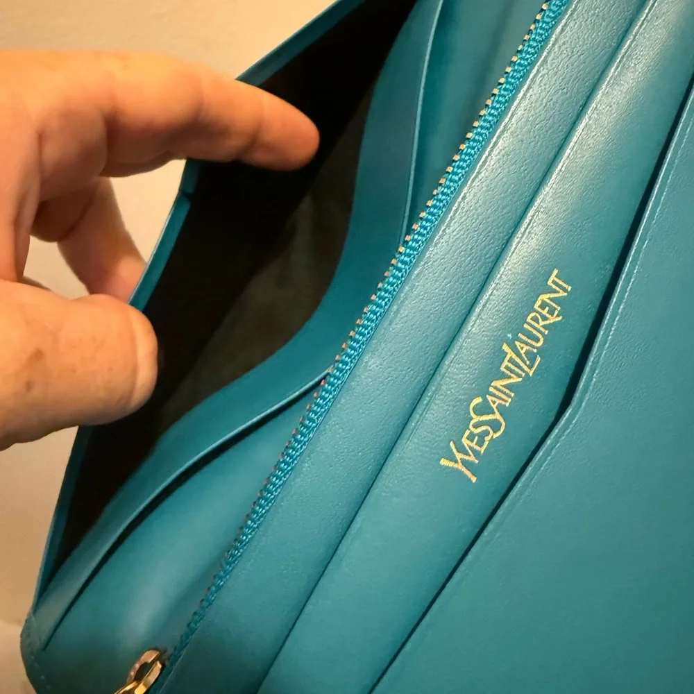 🔥SOLD🔥STUNNING 🤩 Yves Saint Laurent Embossed Leather Wallet ✨ - Picture 9 of 16